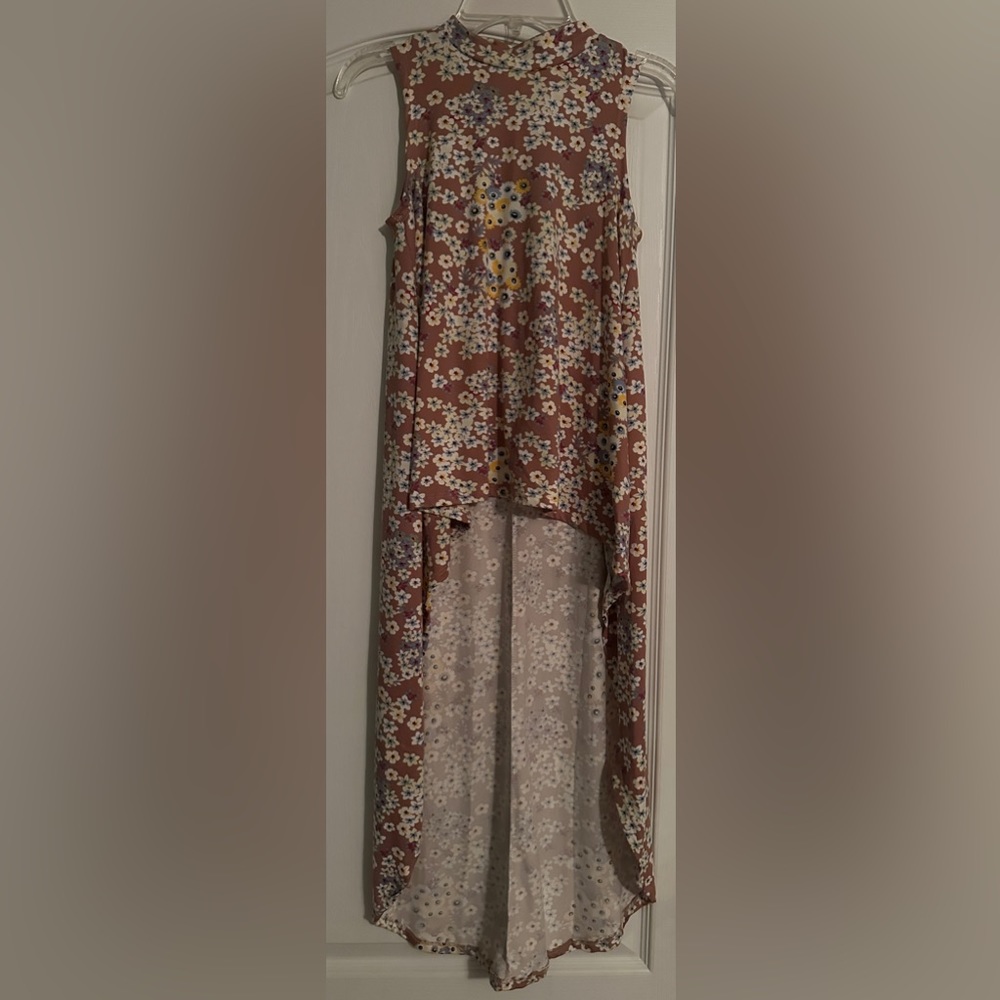 Beautiful Short Sleeve Shirt with Long Back